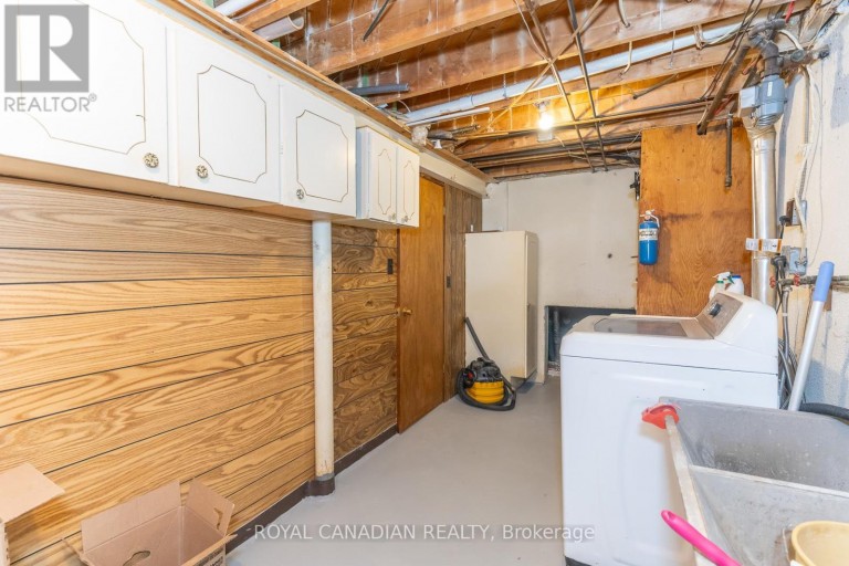 16 GAMBELLO CRESCENT, Toronto (York University Heights), Ontario, M3J1W3