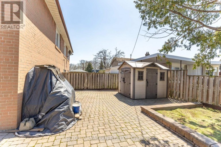 16 GAMBELLO CRESCENT, Toronto (York University Heights), Ontario, M3J1W3