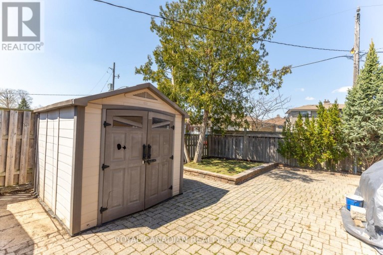 16 GAMBELLO CRESCENT, Toronto (York University Heights), Ontario, M3J1W3