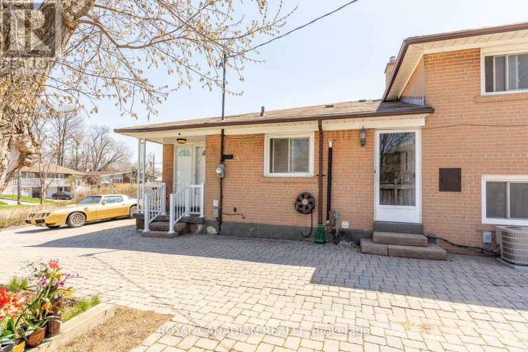 16 GAMBELLO CRESCENT, Toronto (York University Heights), Ontario, M3J1W3