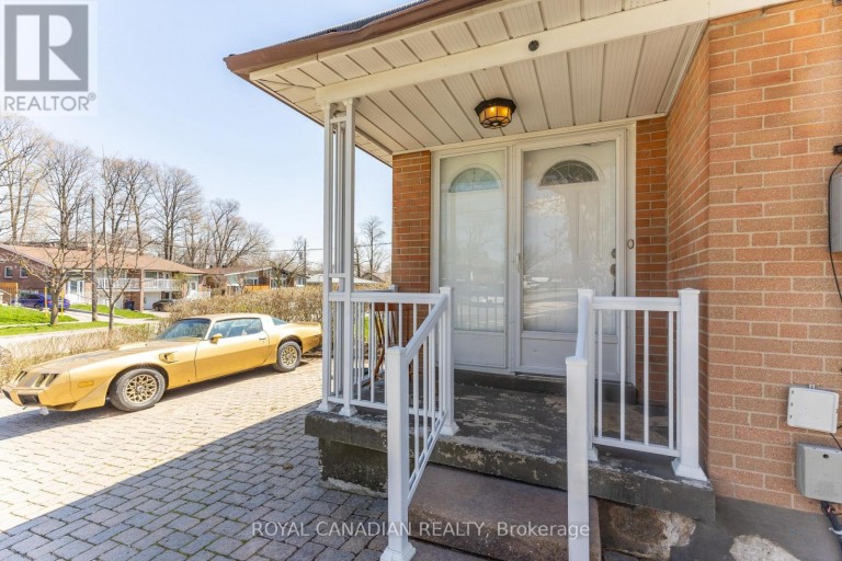 16 GAMBELLO CRESCENT, Toronto (York University Heights), Ontario, M3J1W3