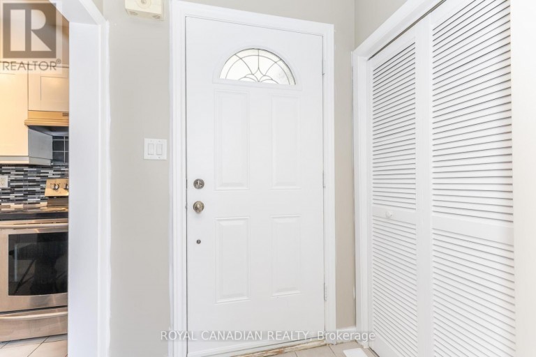 16 GAMBELLO CRESCENT, Toronto (York University Heights), Ontario, M3J1W3
