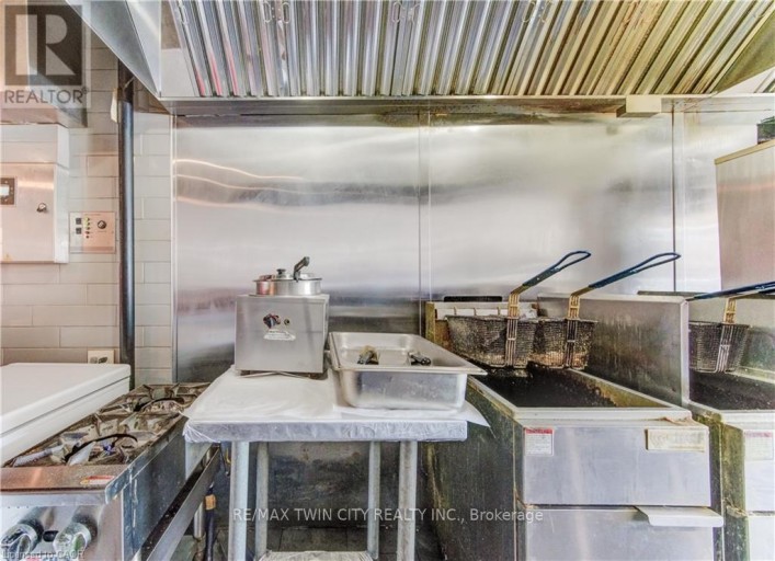 170 UNIVERSITY AVENUE, Waterloo, Ontario, N2L3E9