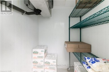170 UNIVERSITY AVENUE Waterloo Ontario photo 30