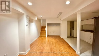 235 ROXANNE CRESCENT Toronto (Milliken) Ontario photo 2