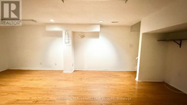 235 ROXANNE CRESCENT Toronto (Milliken) Ontario photo 3