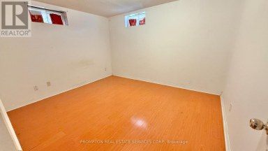 235 ROXANNE CRESCENT Toronto (Milliken) Ontario photo 4
