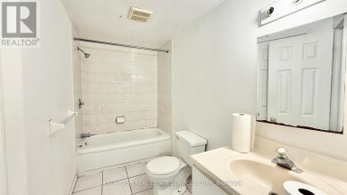 235 ROXANNE CRESCENT Toronto (Milliken) Ontario photo 8