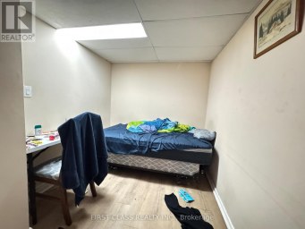 BSMT - 11 ELLINGTON DRIVE Toronto (Wexford-Maryvale) Ontario photo 2