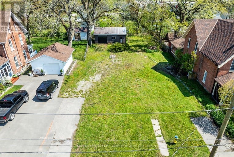 38 OAK STREET, Kawartha Lakes (Fenelon Falls), Ontario, K0M1N0