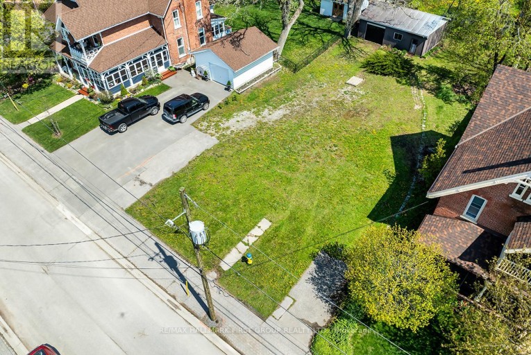 38 OAK STREET, Kawartha Lakes (Fenelon Falls), Ontario, K0M1N0