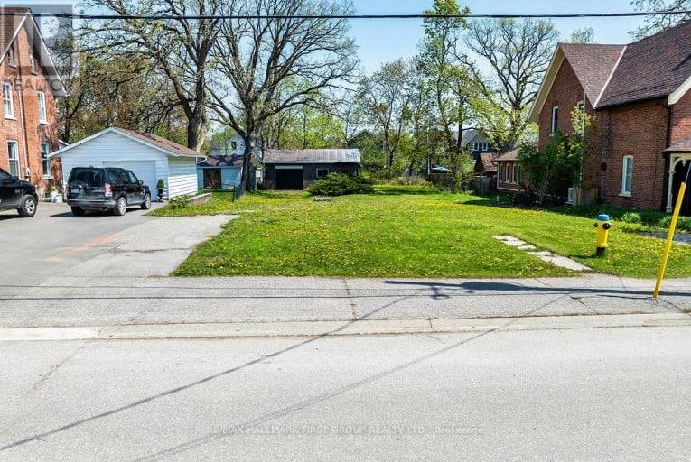 38 OAK STREET, Kawartha Lakes (Fenelon Falls), Ontario, K0M1N0