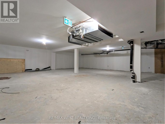 LL1 - 2920 DUFFERIN STREET, Toronto (Yorkdale-Glen Park), Ontario, M6B3S8