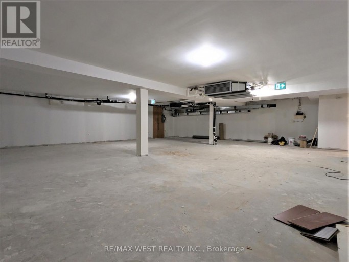 LL1 - 2920 DUFFERIN STREET, Toronto (Yorkdale-Glen Park), Ontario, M6B3S8