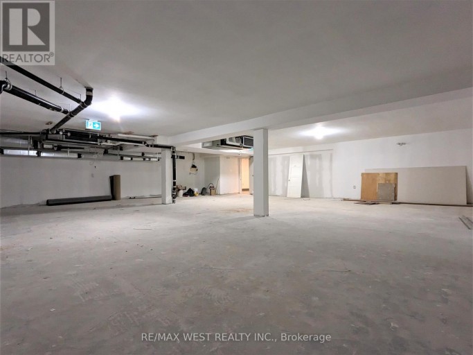 LL1 - 2920 DUFFERIN STREET, Toronto (Yorkdale-Glen Park), Ontario, M6B3S8