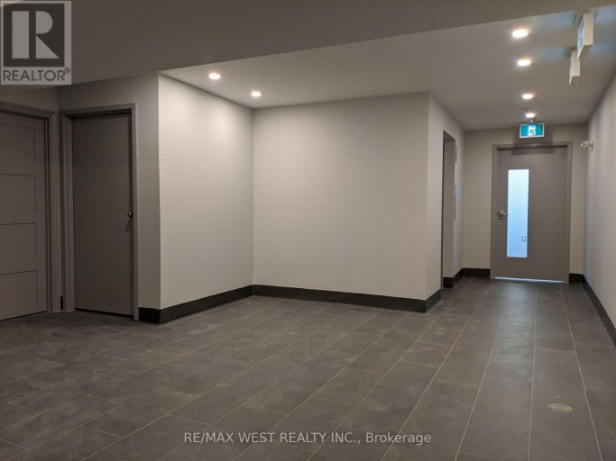 LL2 - 2920 DUFFERIN STREET, Toronto (Yorkdale-Glen Park), Ontario, M6B3S8