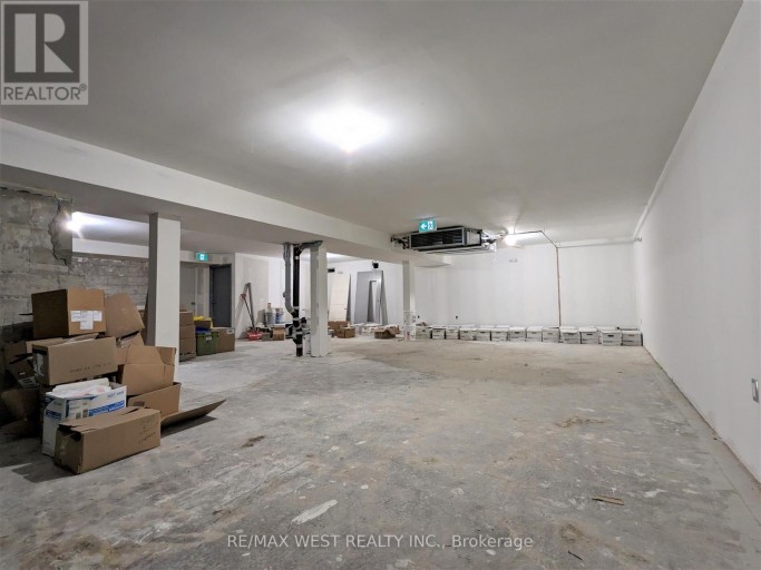LL2 - 2920 DUFFERIN STREET, Toronto (Yorkdale-Glen Park), Ontario, M6B3S8