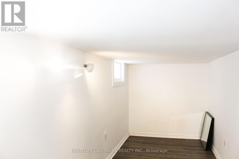 38 GLENVALLEY DRIVE, Toronto (Mount Dennis), Ontario, M6M4V9