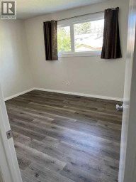 4928 40 Avenue NW Calgary Alberta photo 18