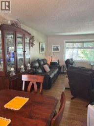 4924 40 Avenue NW Calgary Alberta photo 7