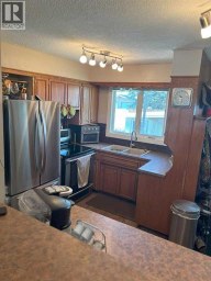 4924 40 Avenue NW Calgary Alberta photo 8