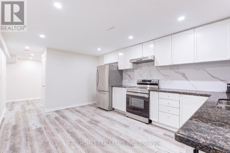 LOWER - 28 ROCKWOOD CRESCENT, Vaughan (Beverley Glen), Ontario, L4J7T2