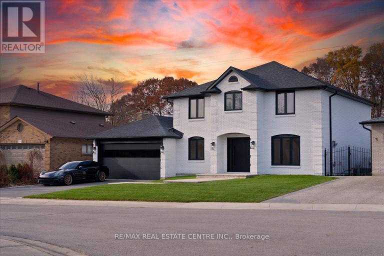 32 ELENA COURT, Hamilton (Greensville), Ontario, L9C7P7