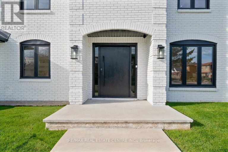32 ELENA COURT, Hamilton (Greensville), Ontario, L9C7P7