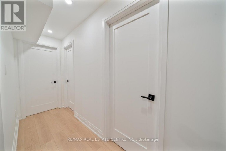32 ELENA COURT, Hamilton (Greensville), Ontario, L9C7P7
