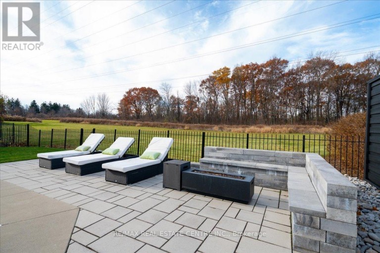 32 ELENA COURT, Hamilton (Greensville), Ontario, L9C7P7