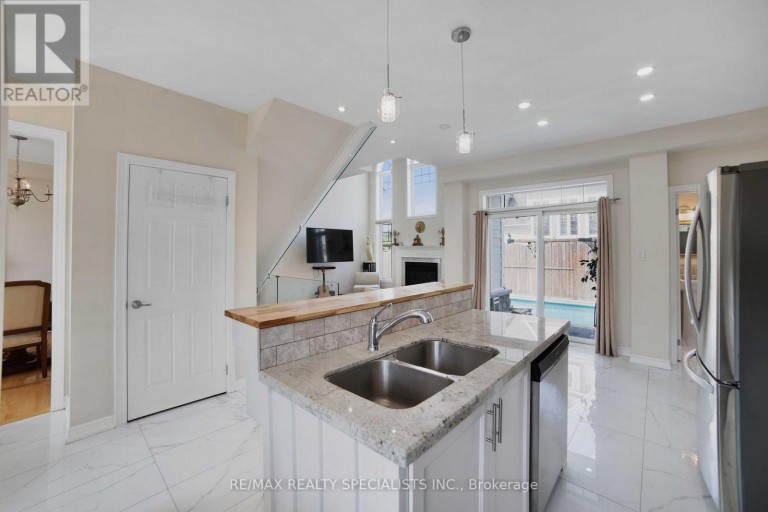 61 RIVERWALK PLACE, Midland, Ontario, L4R0B4