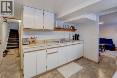 3432 3 Avenue NW Calgary Alberta photo 33
