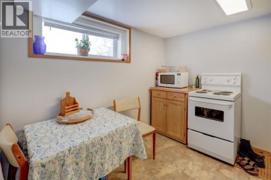 3432 3 Avenue NW Calgary Alberta photo 35
