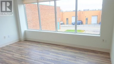 17 -RM4 - 115 WOODSTREAM BOULEVARD Vaughan (Vaughan Grove) Ontario photo 1