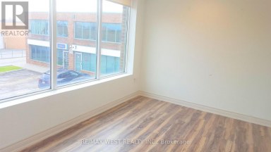 17 -RM4 - 115 WOODSTREAM BOULEVARD Vaughan (Vaughan Grove) Ontario photo 2