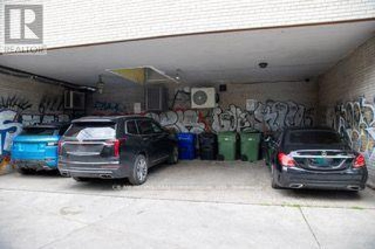 UPPER - 64 VAUGHAN ROAD, Toronto (Humewood-Cedarvale), Ontario, M6G2N4