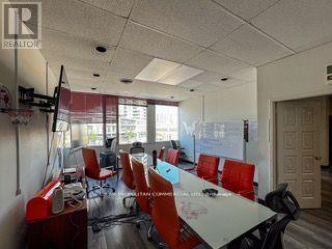 UPPER - 64 VAUGHAN ROAD, Toronto (Humewood-Cedarvale), Ontario, M6G2N4