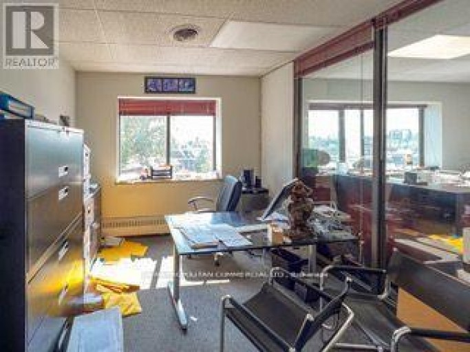 UPPER - 64 VAUGHAN ROAD, Toronto (Humewood-Cedarvale), Ontario, M6G2N4