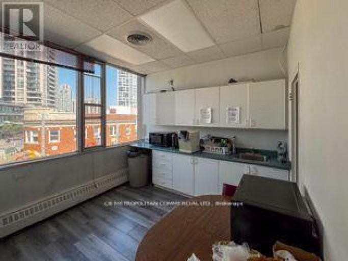 UPPER - 64 VAUGHAN ROAD, Toronto (Humewood-Cedarvale), Ontario, M6G2N4
