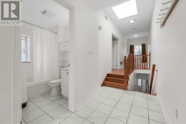UPPER - 151 DOVERCOURT ROAD Toronto (Trinity-Bellwoods) Ontario photo 9