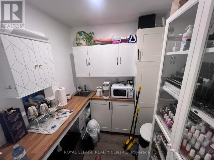 745 LAKESHORE ROAD E, Mississauga (Lakeview), Ontario, L5E1C6