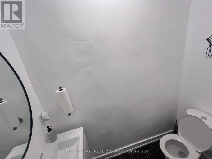 745 LAKESHORE ROAD E, Mississauga (Lakeview), Ontario, L5E1C6