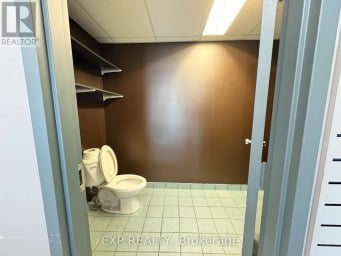 2 - 1815 DUNDAS STREET London East (East I) Ontario photo 9
