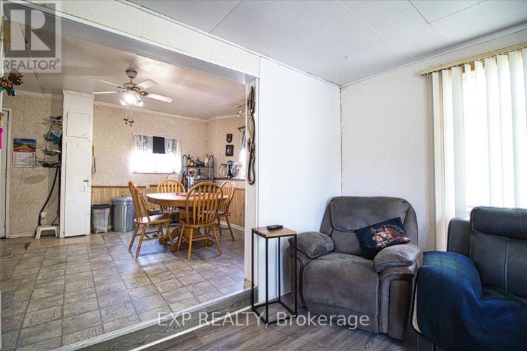 252 QUEEN STREET, Chatham-Kent (Highgate), Ontario, N0P1T0