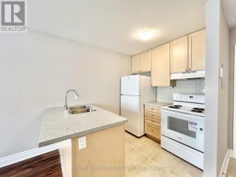 106 - 9 THIRTY THIRD STREET Toronto (Long Branch) Ontario photo 1