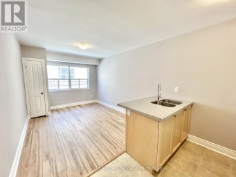 204 - 11 THIRTY THIRD STREET Toronto (Long Branch) Ontario photo 2