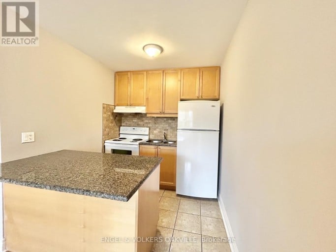 8 - 90 TWENTY FIFTH STREET, Toronto (Long Branch), Ontario, M8V3P9