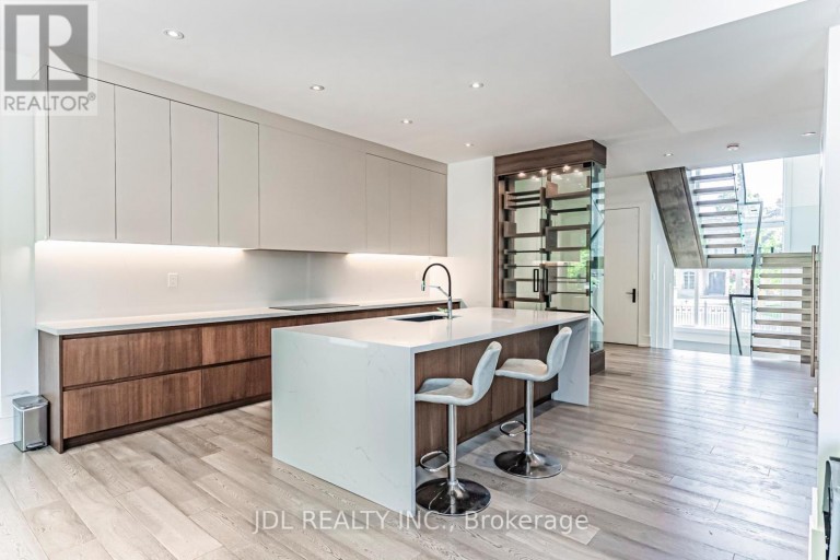 19 FIFESHIRE ROAD, Toronto (St. Andrew-Windfields), Ontario, M2L2G4