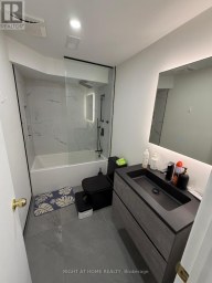 LOWER - 18 WROXETER AVENUE Toronto (North Riverdale) Ontario photo 5