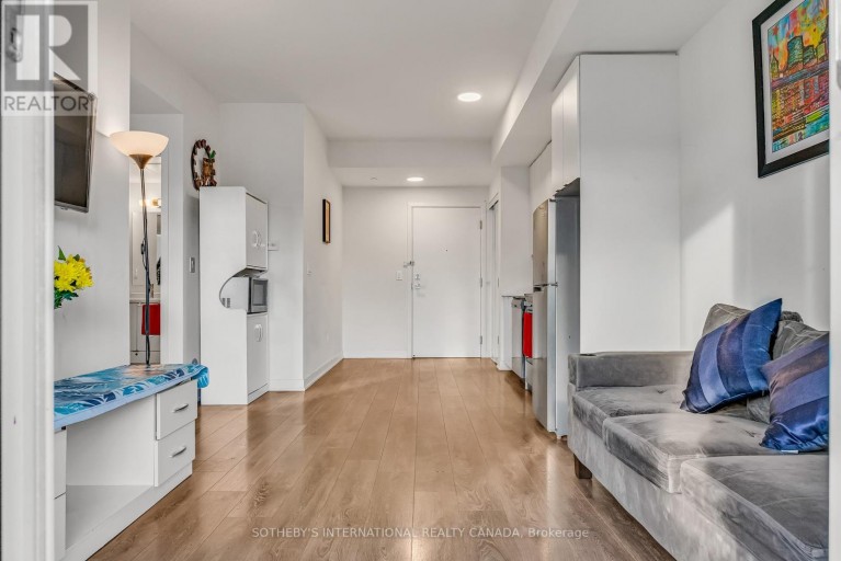 406 - 120 CANON JACKSON DRIVE, Toronto (Beechborough-Greenbrook), Ontario, M6M0B8